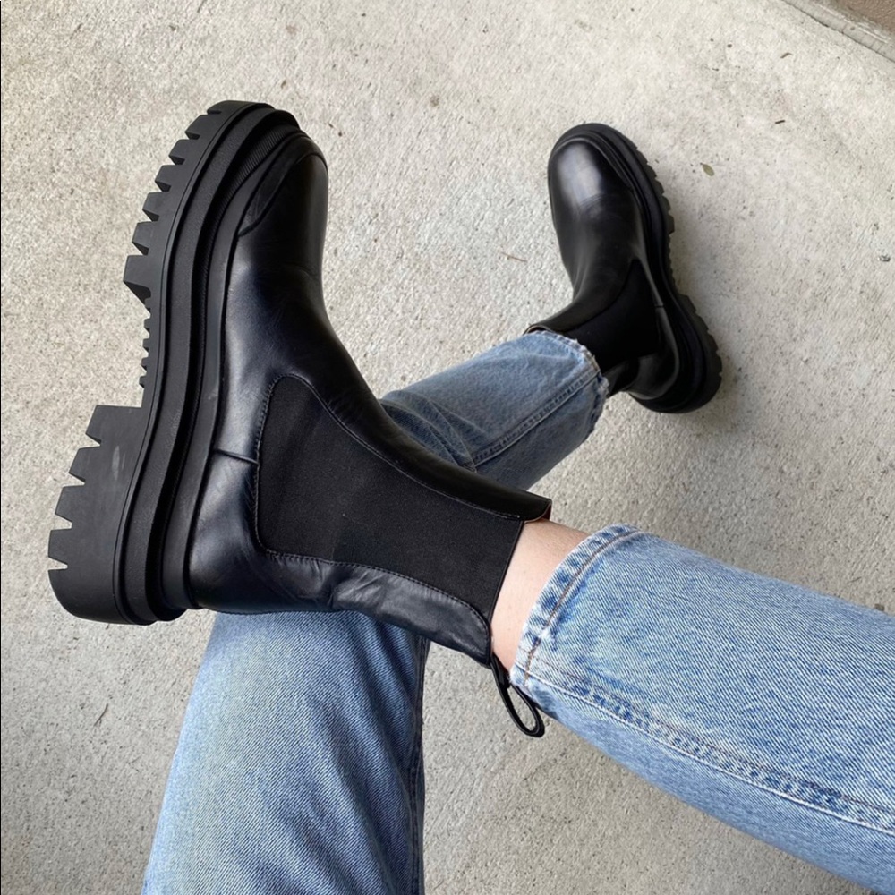 ZARA LEATHER LUG SOLE CHELSEA BOOTS SIZE 38 / 7.5
